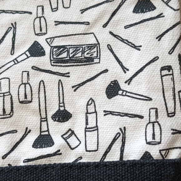 Makeup Pattern Clutch Makeup Black and White, Cosmetic Bags. - Picture 2 of 9